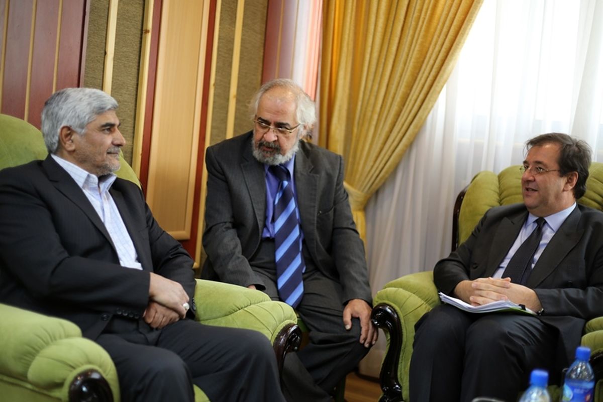 وزیر علوم و سفیر فرانسه در ایران دیدار و گفتگو کردند