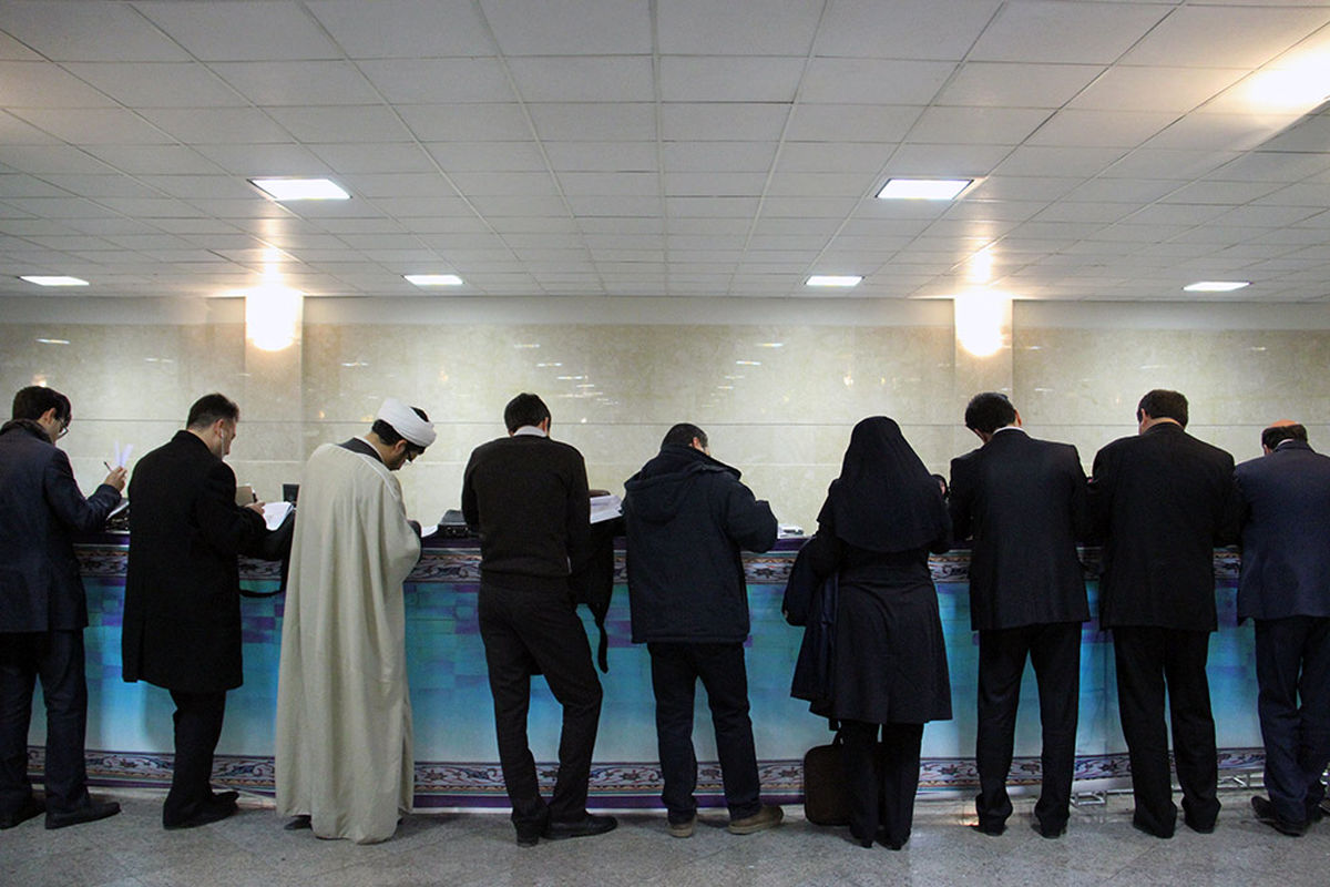 لحظه به لحظه در وزارت کشور/ معاون اول احمدی نژاد وارد وزارت کشور شد