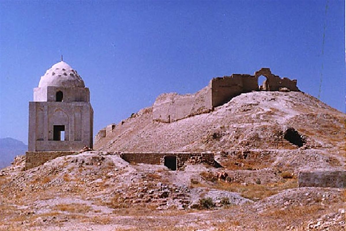 تل قلعه بدر آباد- نی ریز
