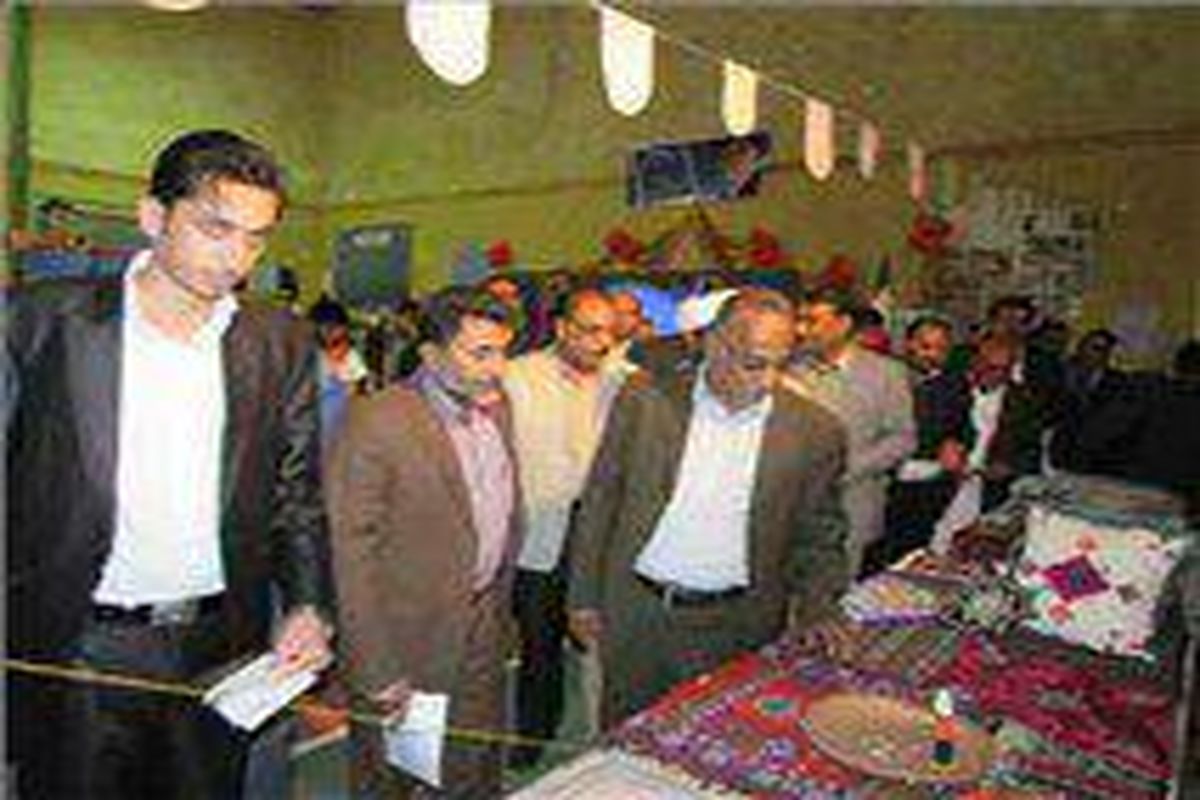 نمایشگاه دستاوردهای انقلاب اسلامی در شهرستان میرجاوه برگزار  شد