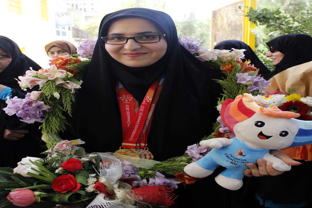 مدالم را به رهبر انقلاب تقدیم می‌کنم