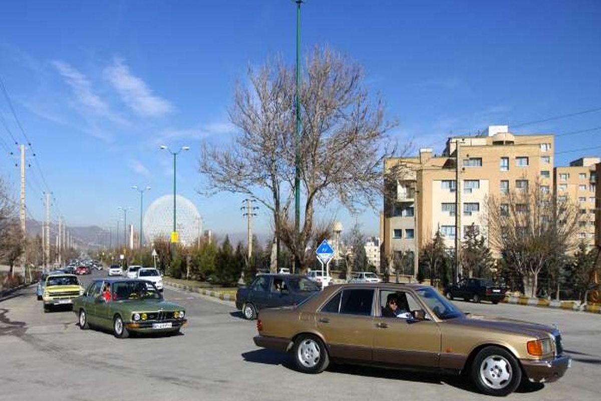 رژه خودروهای آفرود و کلاسیک همدان در گرامیداشت دهه مبارک فجر