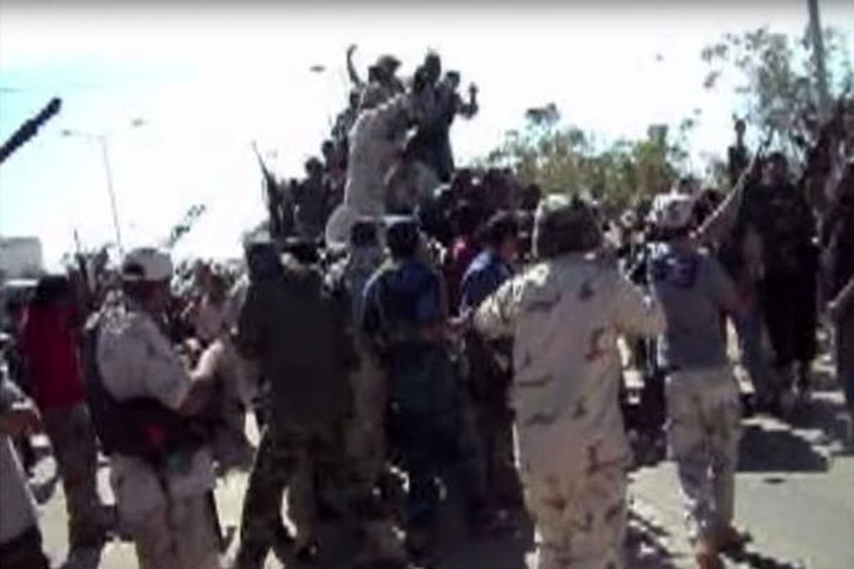 لحظات حمله انقلابیون لیبی به معمر قذاف