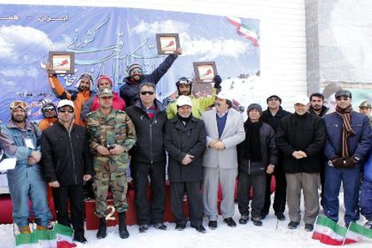 معرفی نفرات برتر مسابقات اسکی مارپیچ بزرگ جوانان کشور در همدان