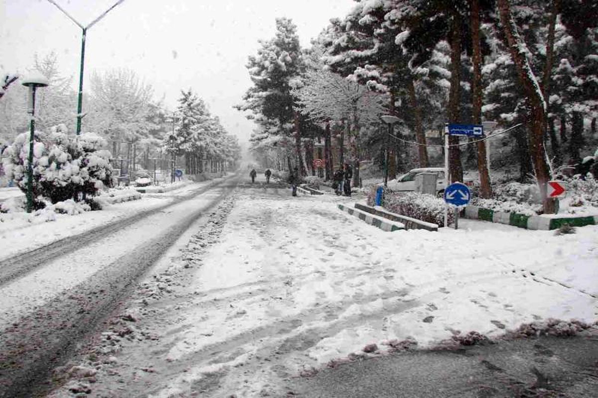 تردد در محورهای دو استان با زنجیر چرخ امکانپذیر است