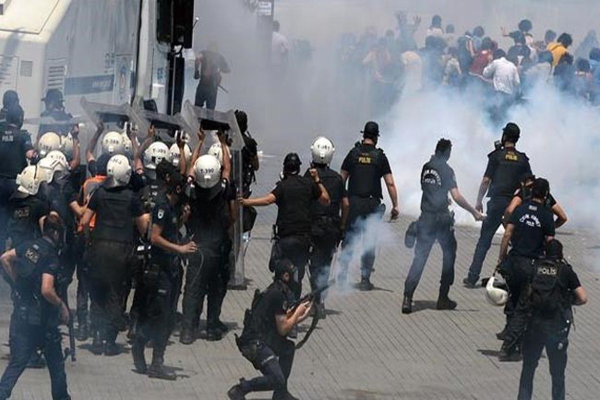 درگیری پلیس ترکیه با معترضان در استانبول