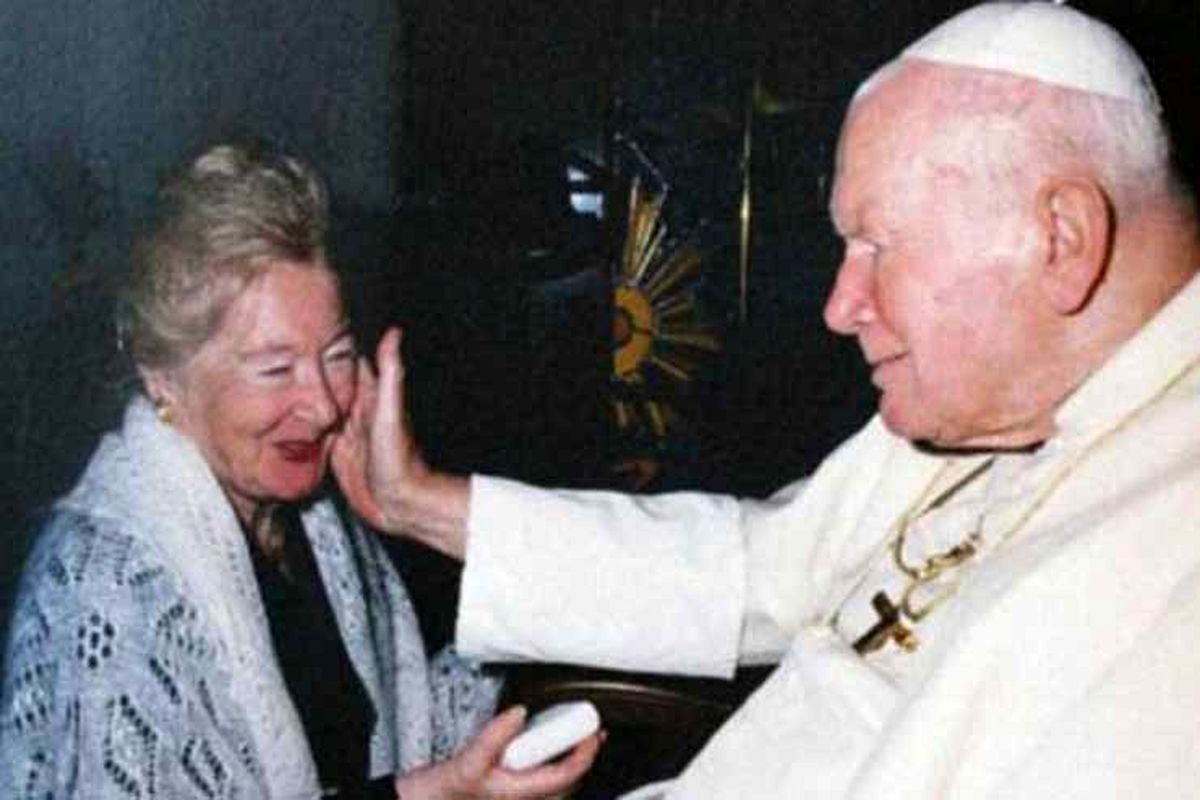 رابطه پنهانی پاپ سابق با یک زن شوهردار لو رفت