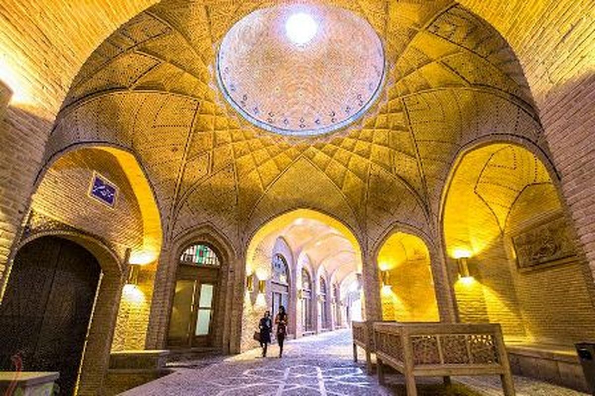 مردم ایران با سرمایه شخصی بناهای تاریخی را احیا کنند
