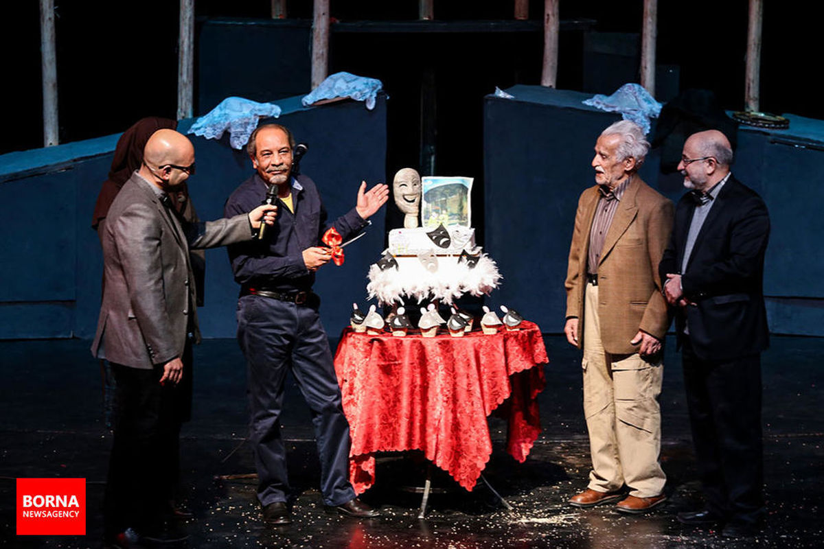 کیک تولد ۴۳ سالگی تئاتر شهر بریده شد