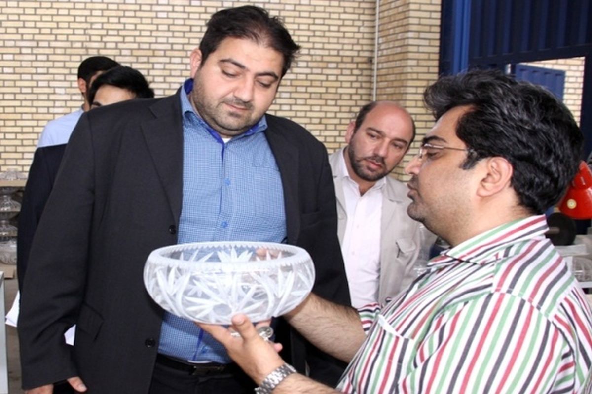 حضور واحدهای تولیدی خوشه کفش، مبلمان و سوهان قم در نمایشگاه بغداد