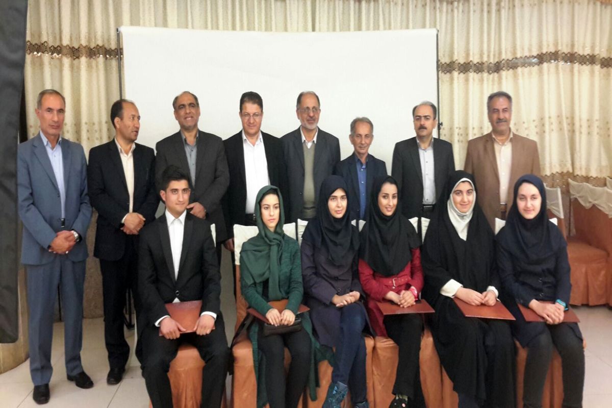 برگزاری آیین تجلیل از دانش آموزان برگزیده فارس در هفدهمین جشنواره خوارزمی