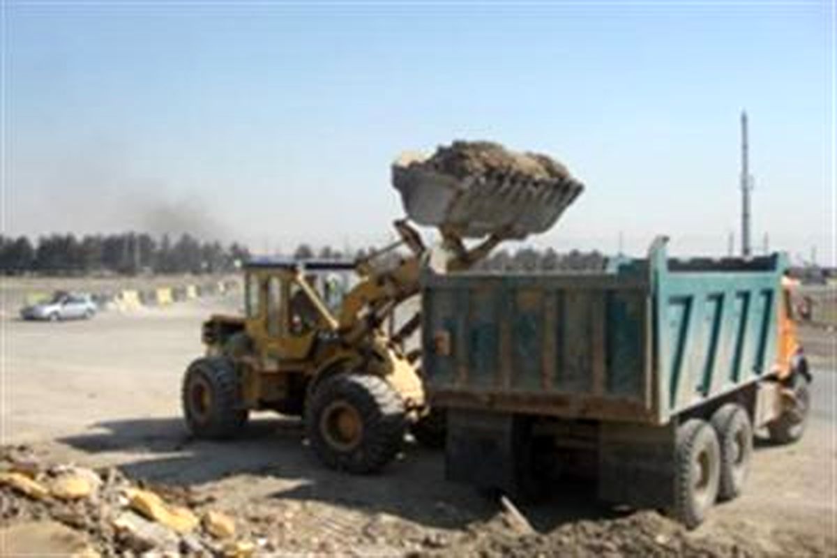 جمع آوری بیش از ۲۰۰ تن خاک و زباله در منطقه ثامن