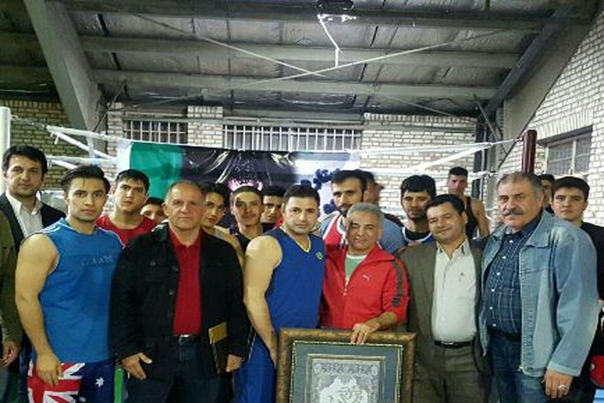 فیروز عبادی قهرمان اسبق بوکس ارتش های جهان در شهرستان ملارد حضور یافت