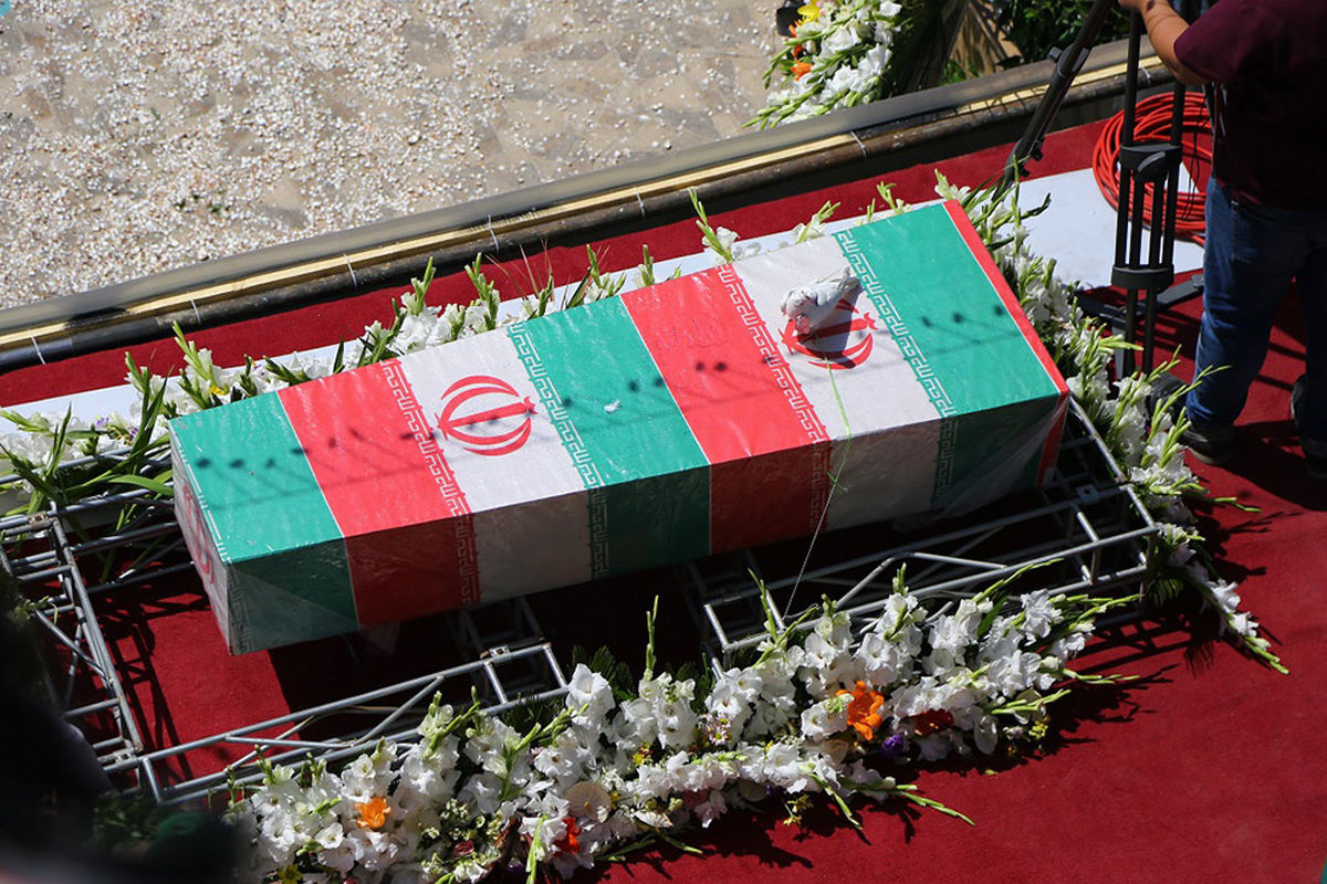 پیکر شهید حسینی از شهدای دوران دفاع مقدس در قم تشییع شد