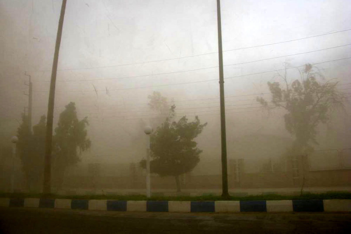 گرد و غبار در نیمه غربی کشور