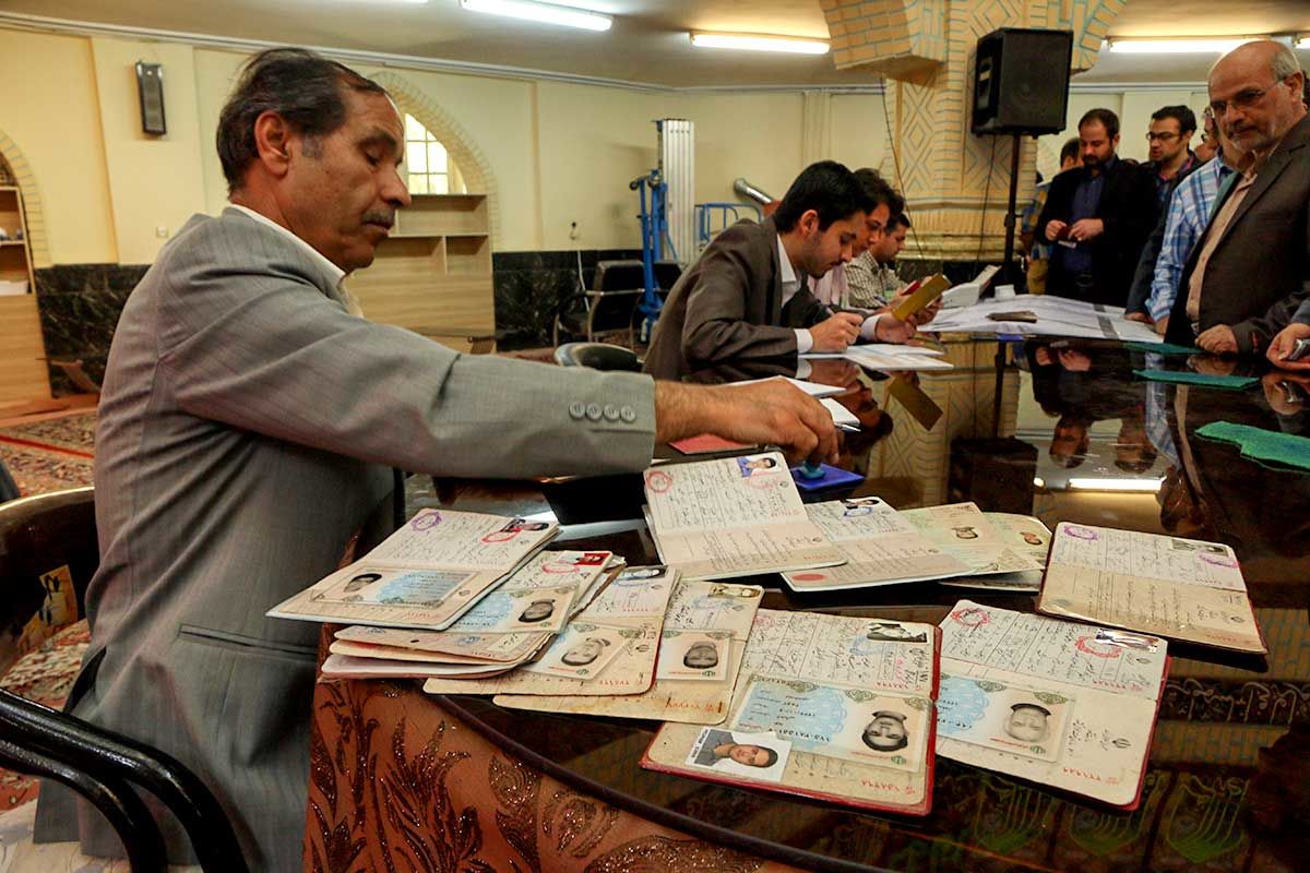 در ستاد انتخابات مشهد چه می گذرد؟