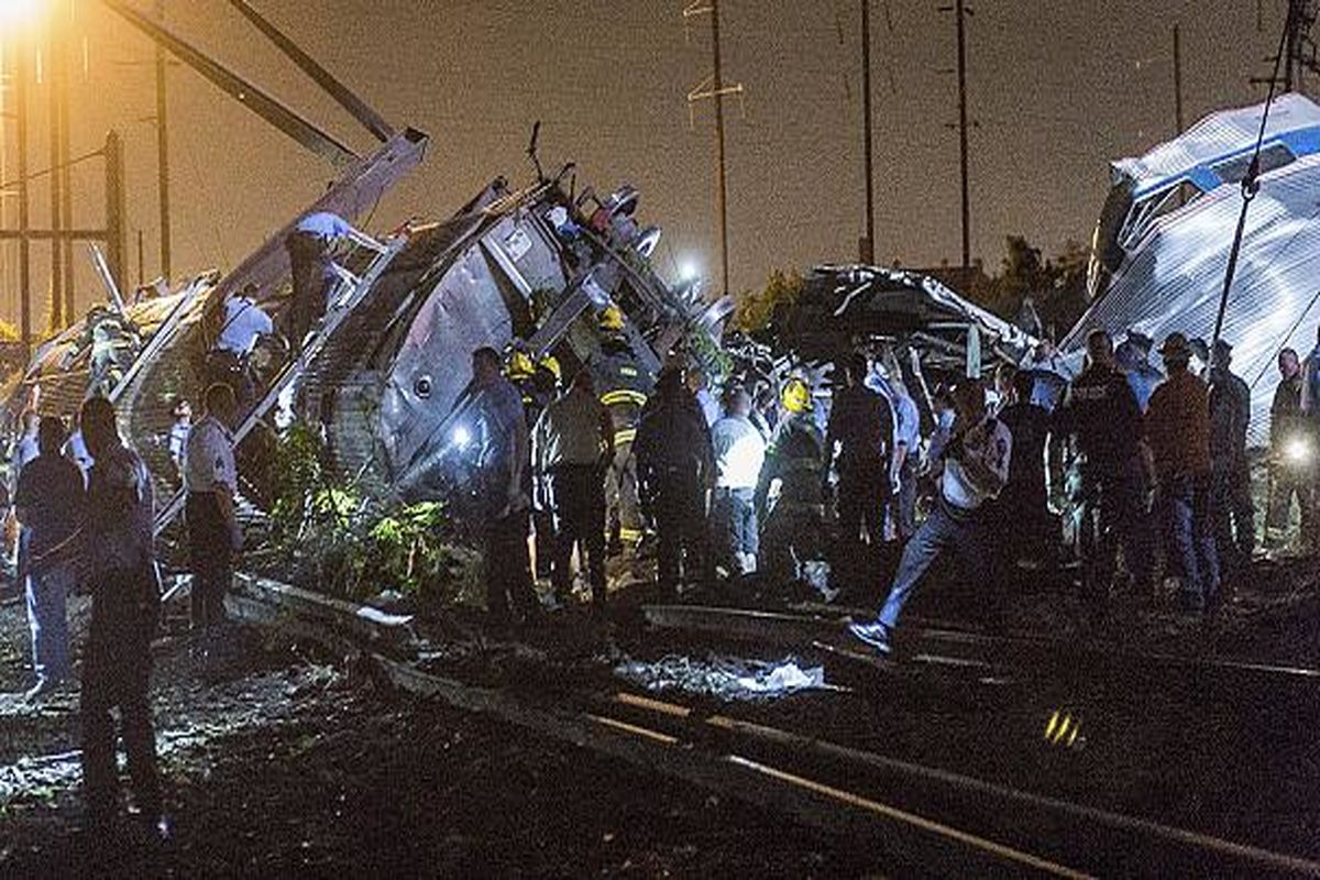 ۵ کشته و ۵۰ زخمی در حادثه تصادف قطار فیلادلفیا