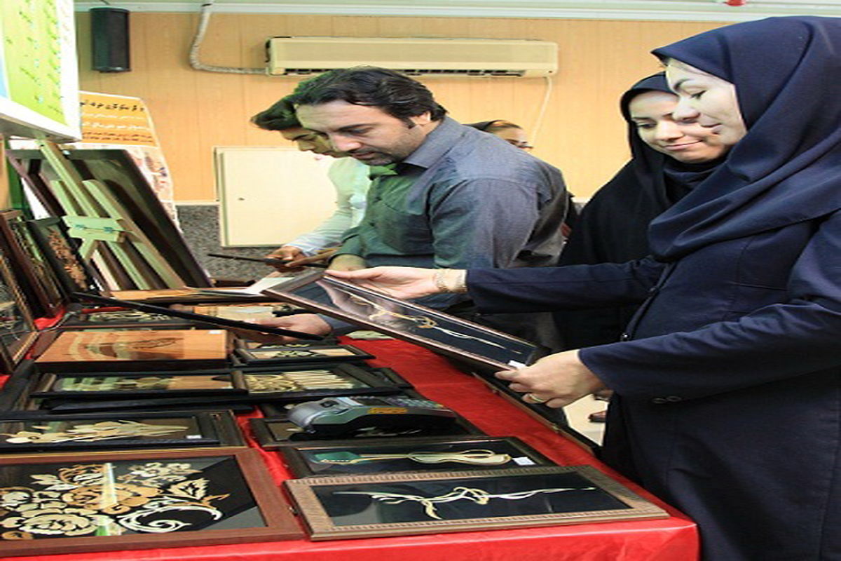 استقبال همکاران از نمایشگاه صنایع دستی در ستاد منطقه
