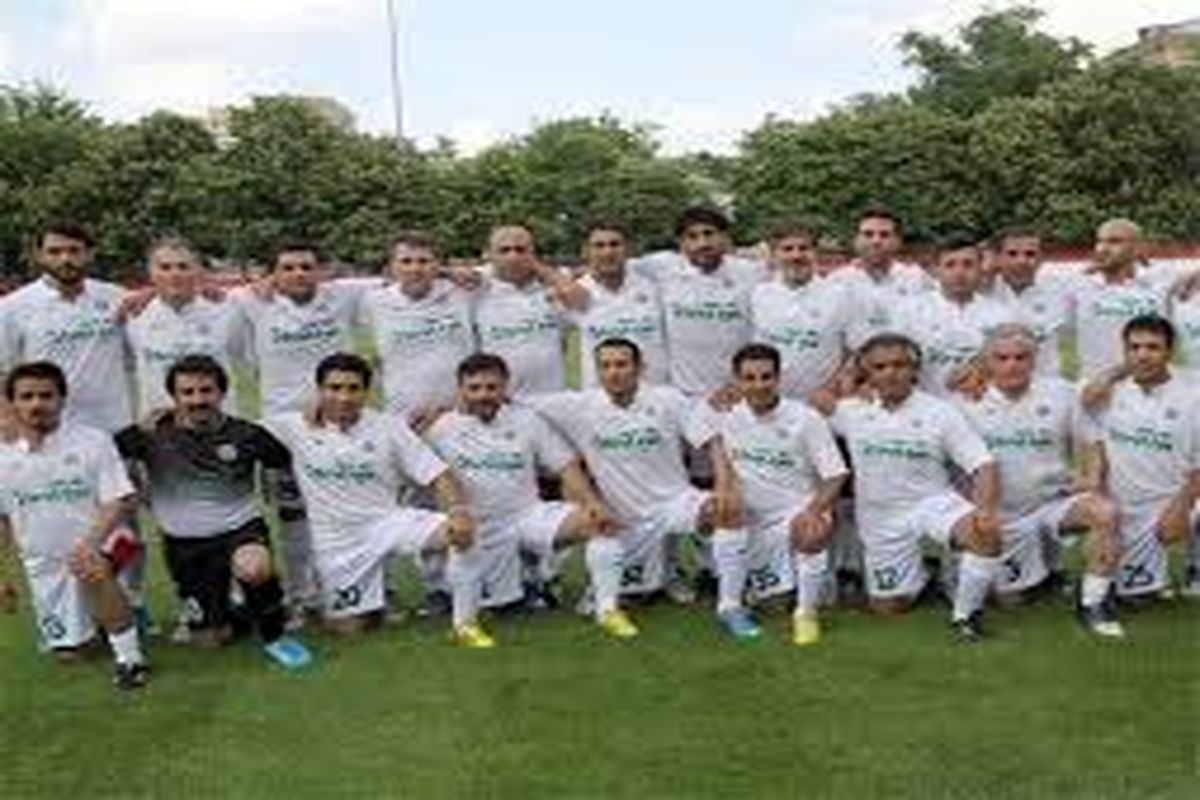 دیدار دوستانه منتخب فوتبالیست‌های استان و تیم هنرمندان کشور