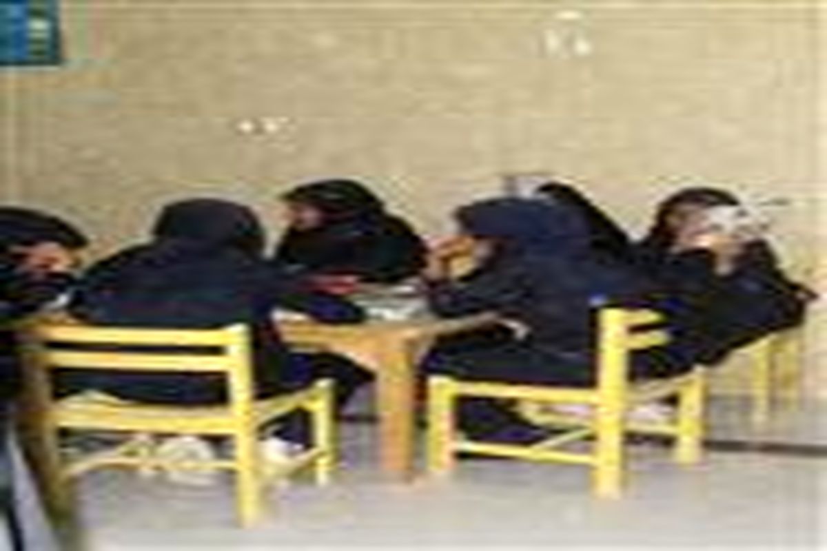 بازدید دانش آموزان دبیرستان دخترانه کوثرازکتابخانه عمومی مشارکتی دشتی