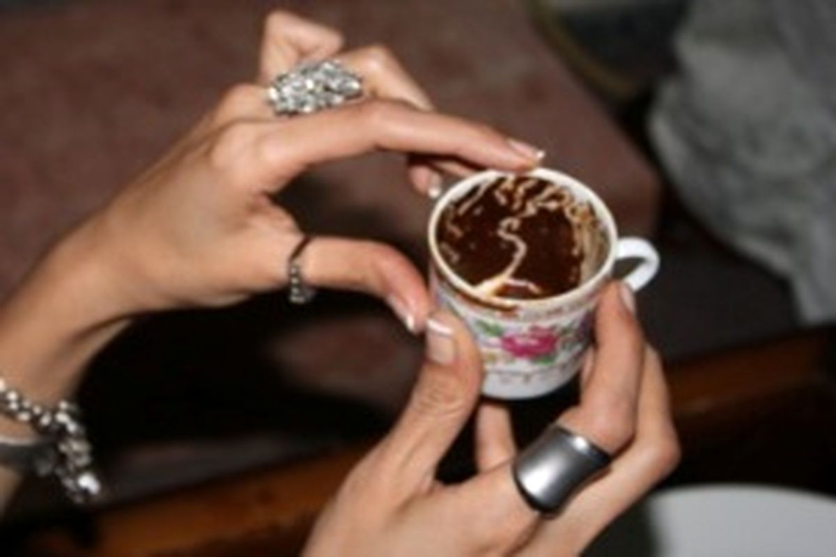 بازداشت زن رمال با فال قهوه