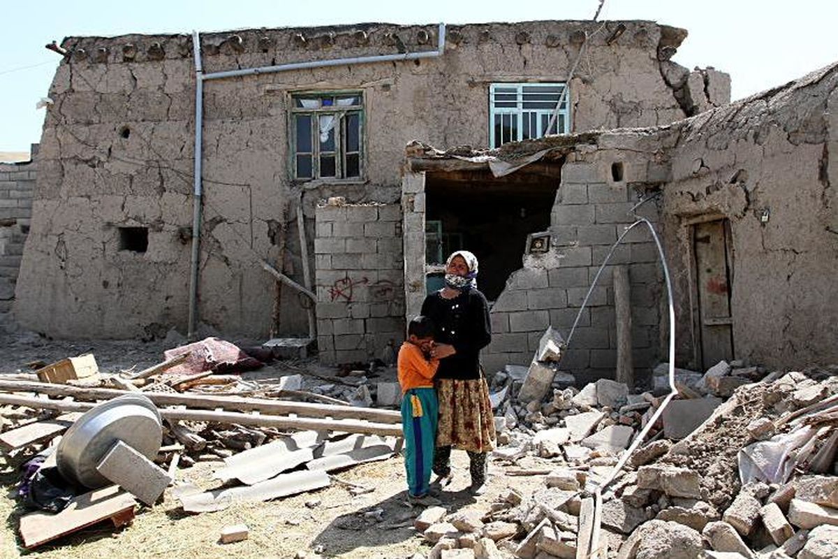 زلزله خرم آباد خانه های روستایی را  ویران کرد