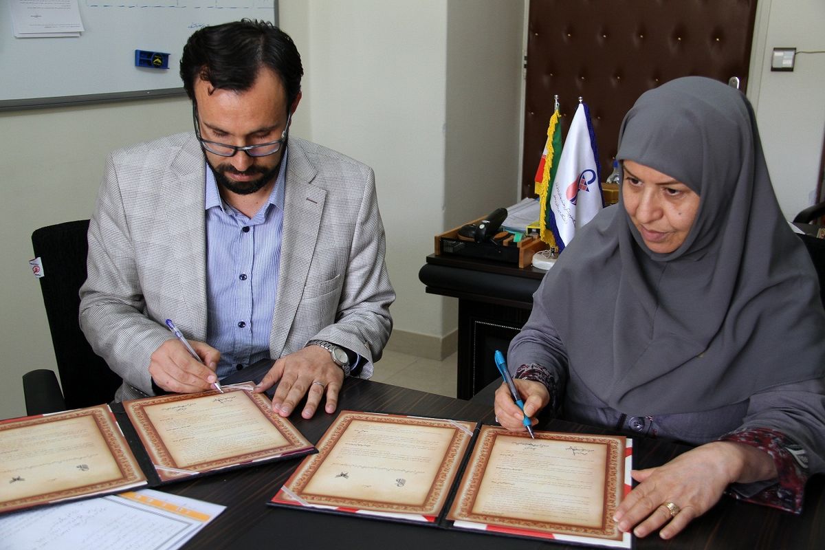 تفاهم نامه همکاری بین دانشگاه آزاد تاکستان و دانشگاه علوم پزشکی امضا شد