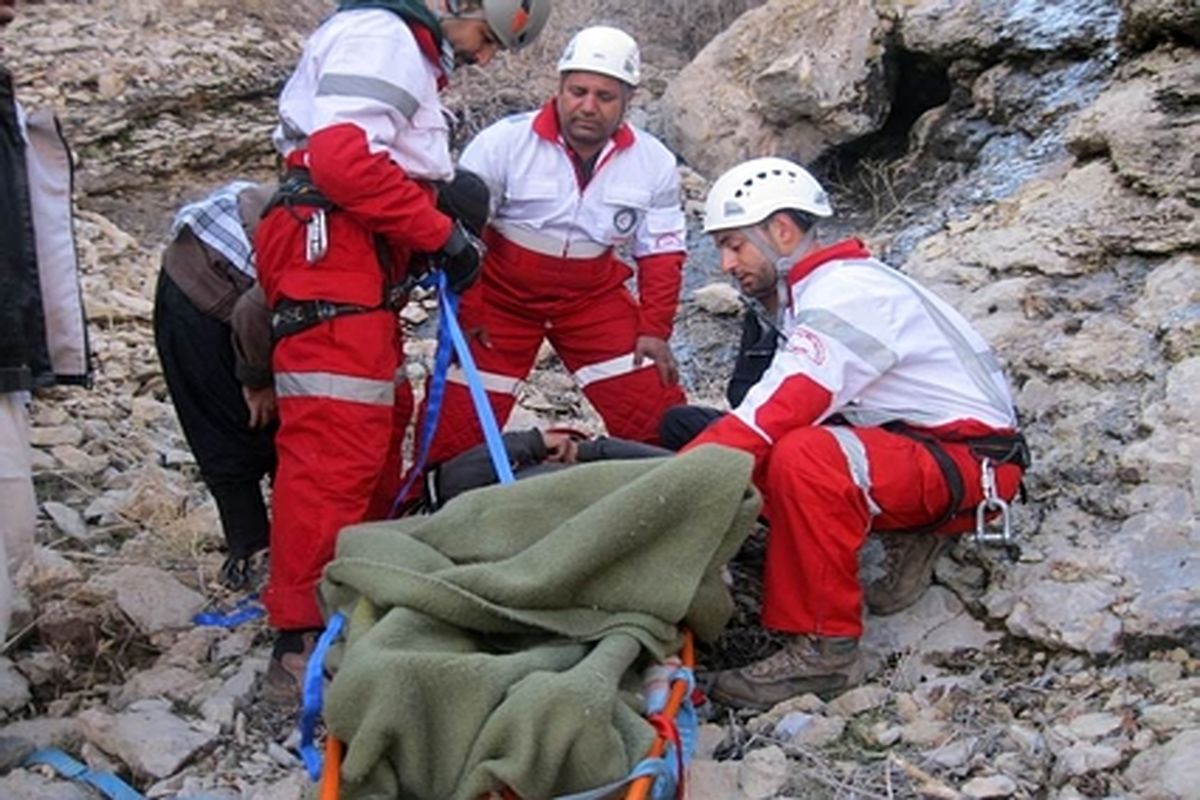 پنج کوهنورد گرفتار در قله دنا از سوی جمعیت هلال احمر نجات یافتند