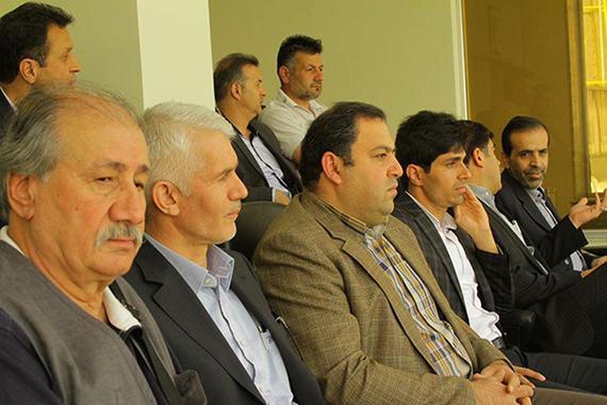 دو کرسی برای ایران