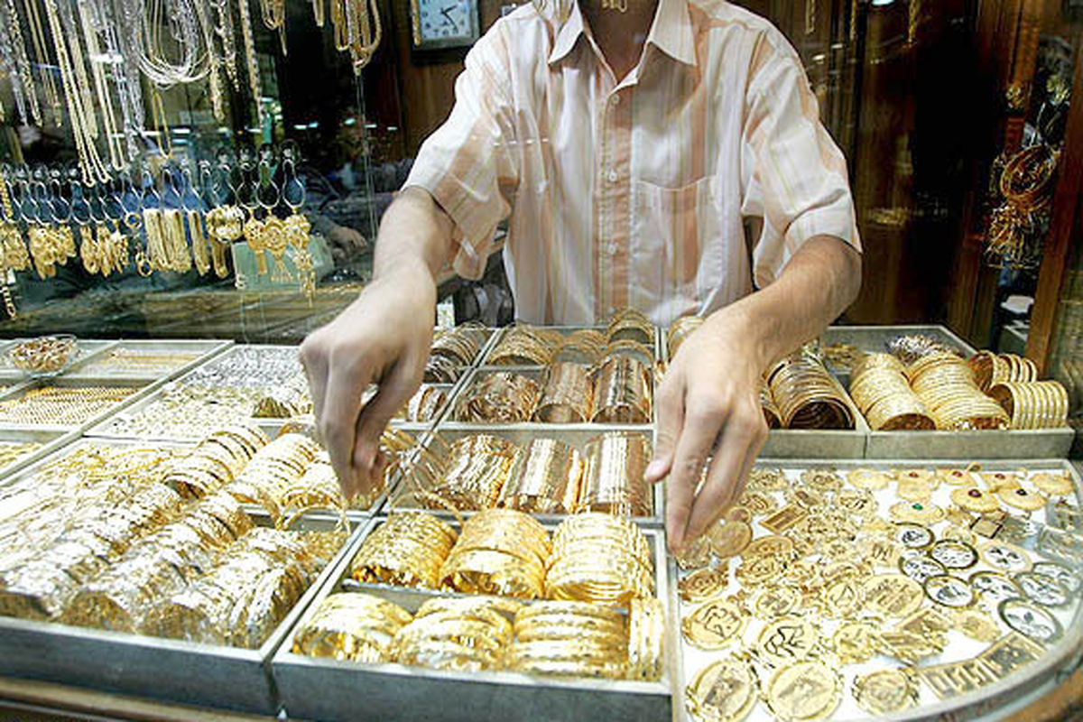ادامه کاهش قیمت طلا در بازار / سکه ۹۲۹ هزار تومان / دلار ۳۳۱۰ تومان