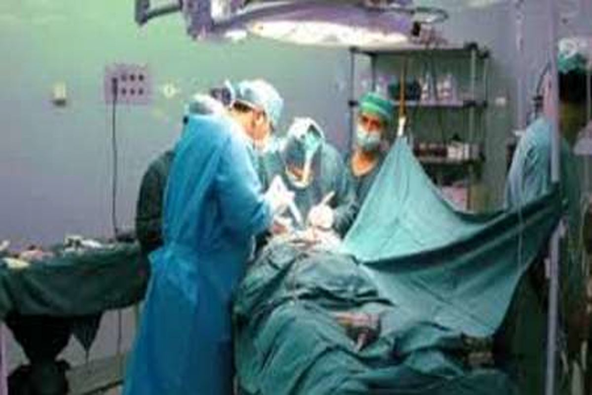 انجام عمل جراحی نادر در خرمشهر و خارج کردن تومور گلیوبلاستوما از سر بیمار