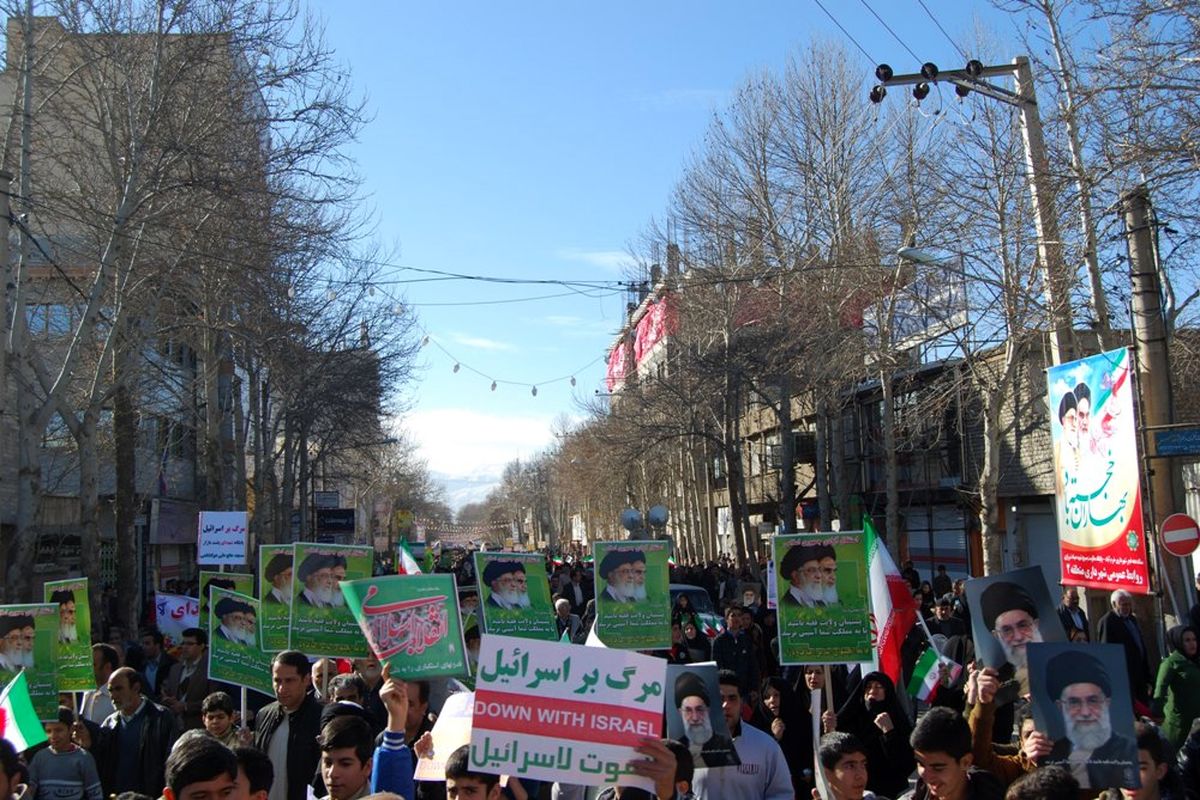 حضور پرشور لرستانی ها در راهپیمایی روز قدس در گرمای ۵۰ درجه!