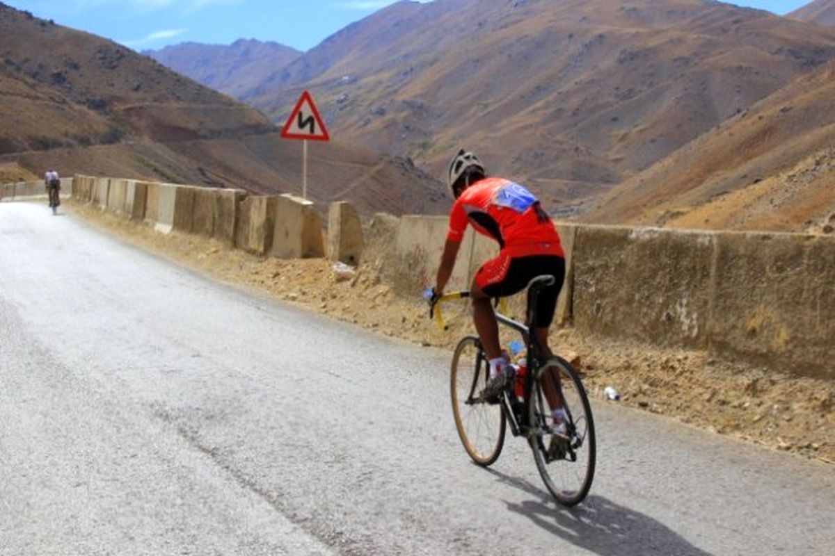 دوچرخه سوار همدانی مسیر همدان تا تاجیکستان را رکاب می‌زند