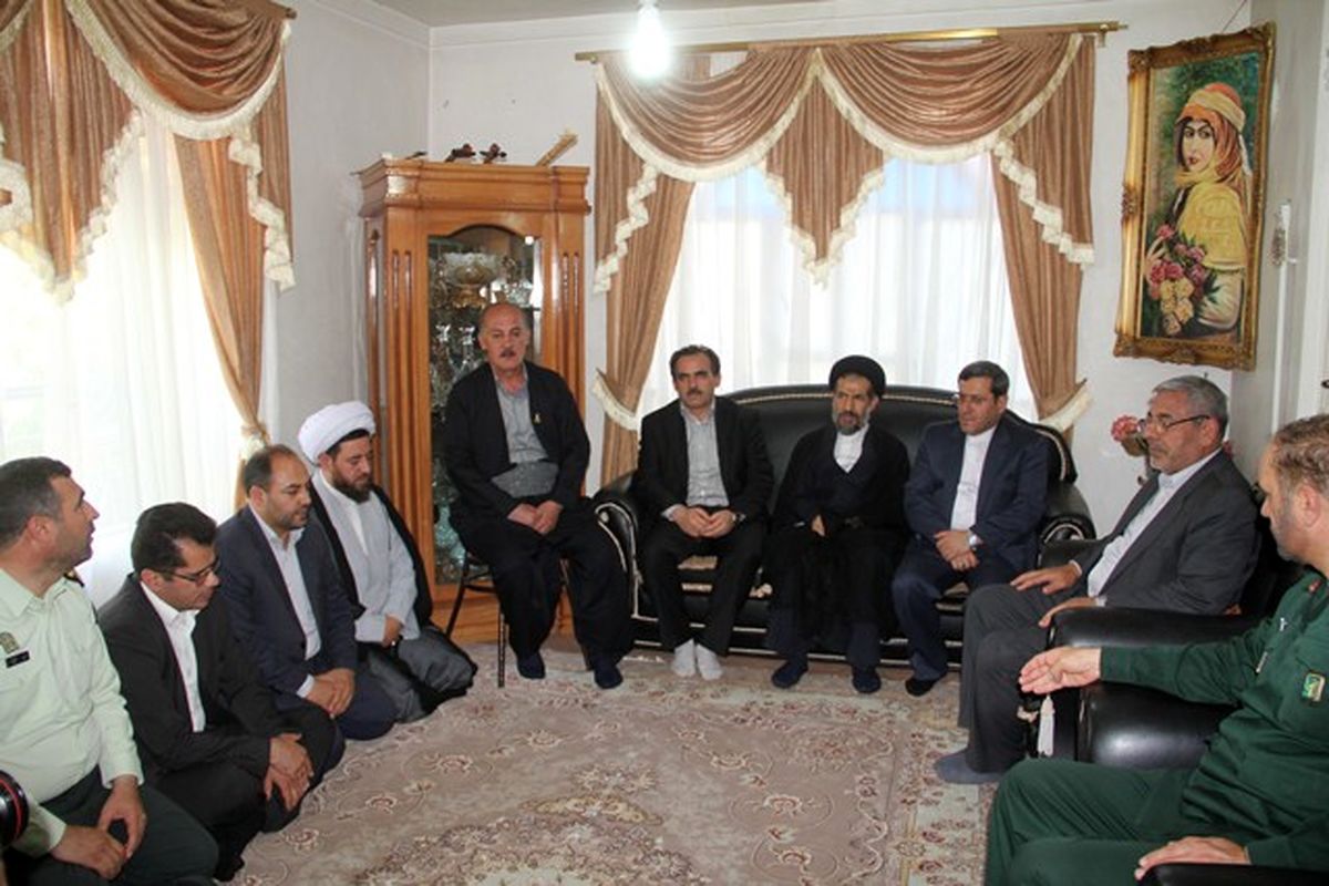 دیدار نایب رئیس مجلس و استاندار آذربایجان غربی با خانواده های معظم شهدای بمباران شیمیایی سردشت