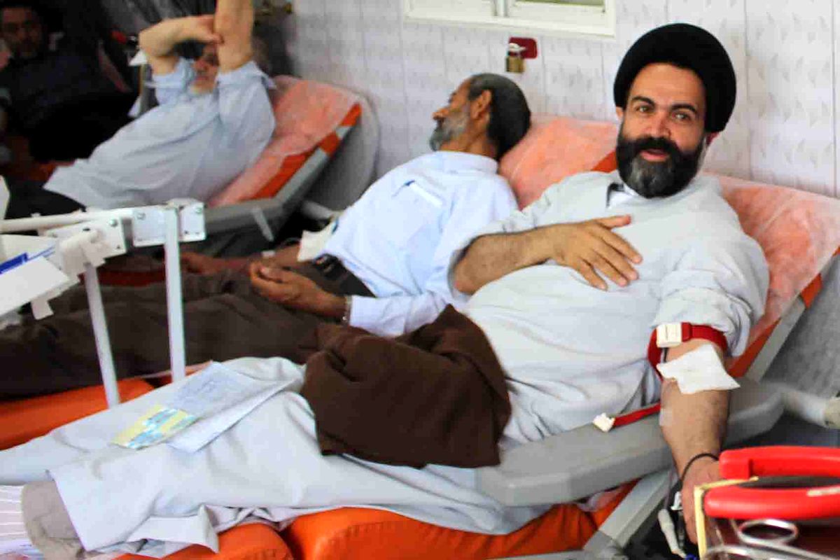 اهدای خون توسط اعضای ستاد نماز جمعه شهرستان محمودآباد