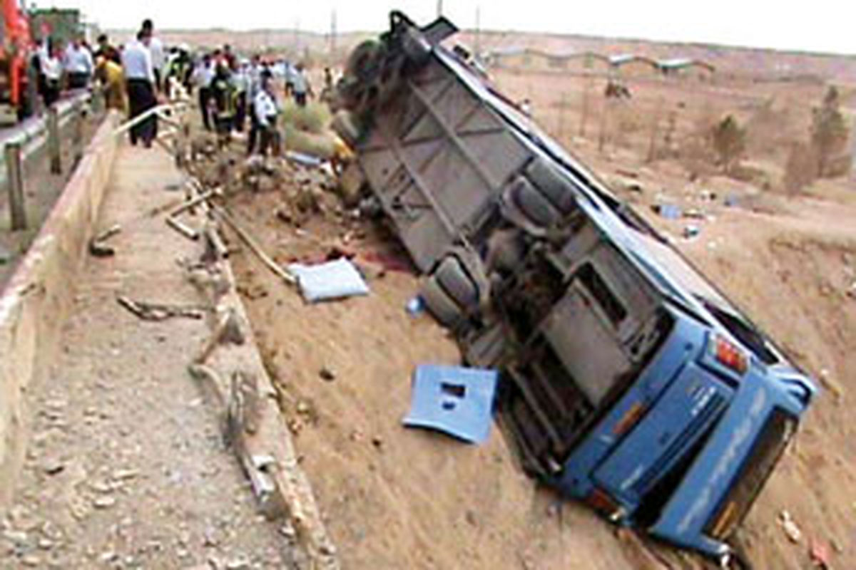 ۱۱ نفر در حادثه واژگونی اتوبوس در مرز مهران کشته شدند