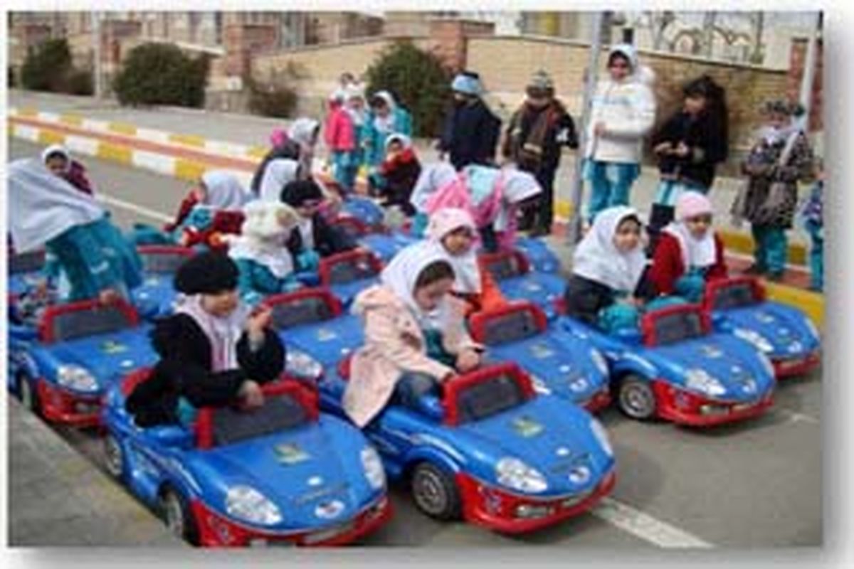 جشنواره رانندگان کوچک با ماشین های شارژی برگزار می شود