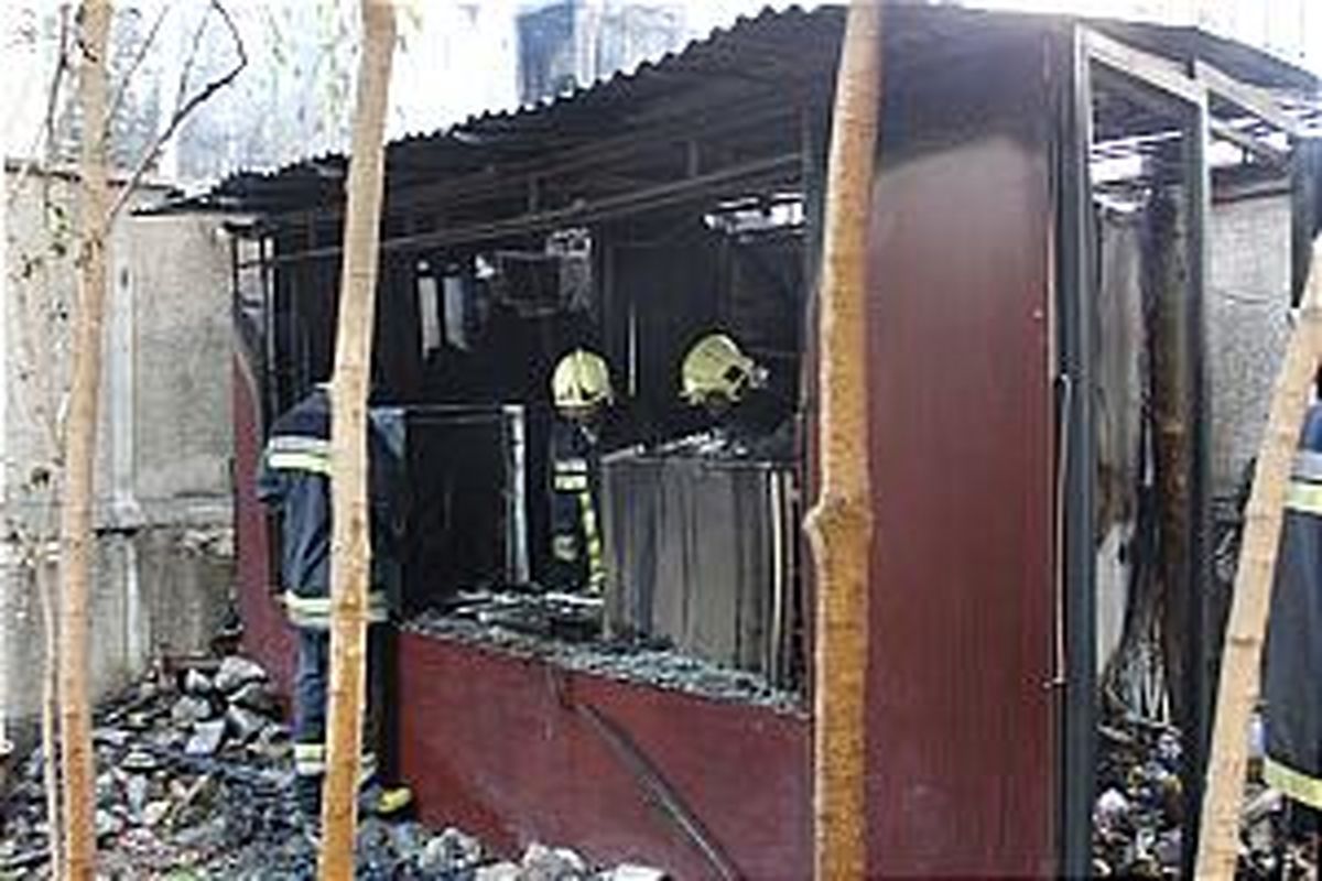 مهار آتش در ساختمان مجتمع فنی تهران