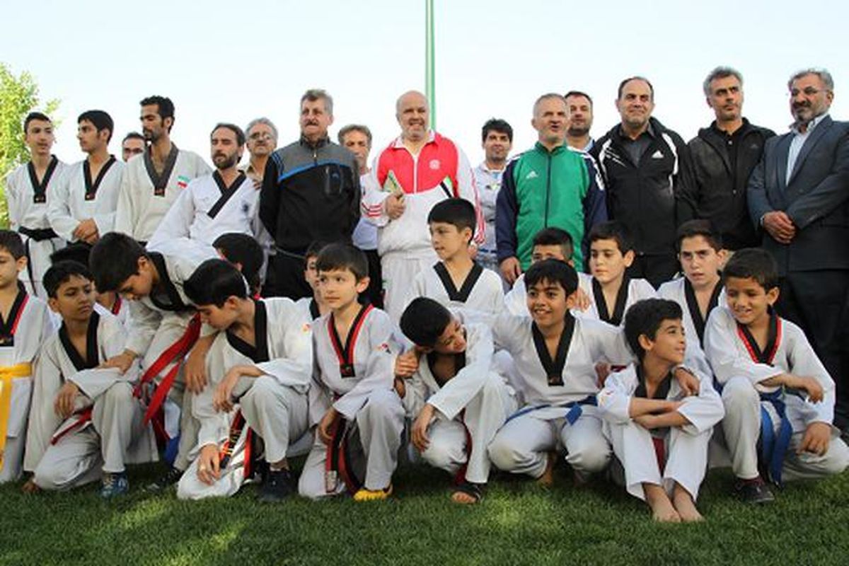 هشتمین ورزش صبحگاهی کارمندان دولت در ورزشگاه سردار آزادگان قزوین برگزار شد