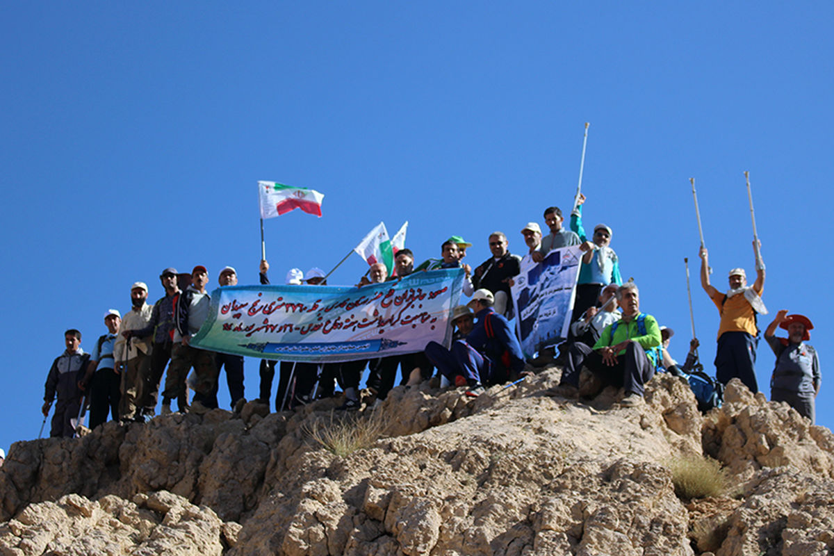 صعود موفقیت آمیز جانبازان قطع عضو استان فارس به قله سه هزار و ۷۵۶ متری رُنج سپیدان