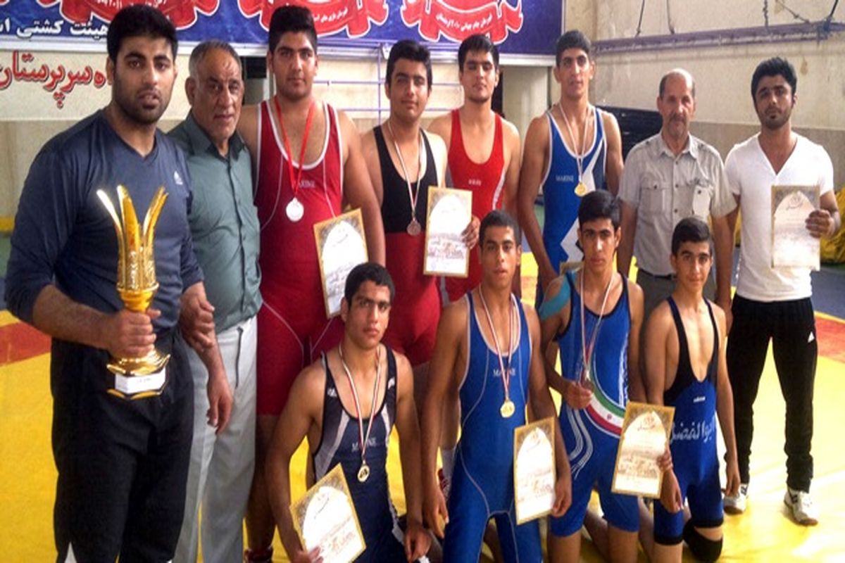 تیم کشتی آزاد جوانان لارستان قهرمان رقابت های فارس شد
