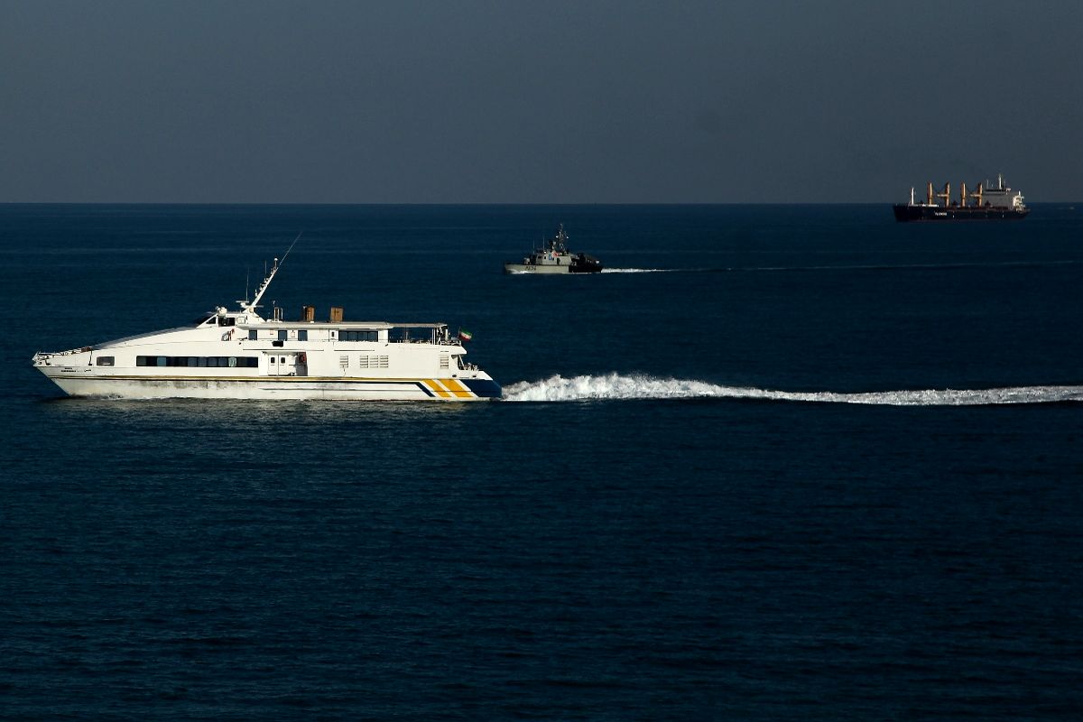 نقل و انتقال شناور و خرید تجهیزات دریایی تنها از طریق مراکز مجاز انجام شود