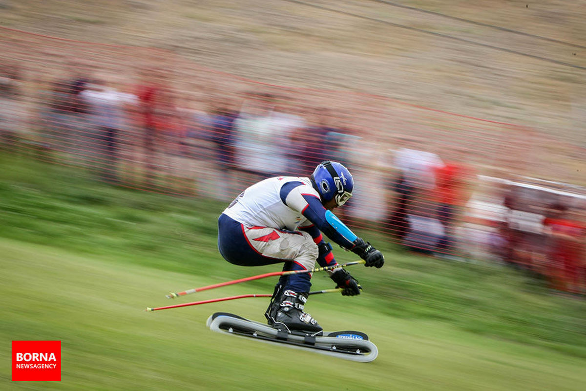 اسکی روی چکمه چمنی