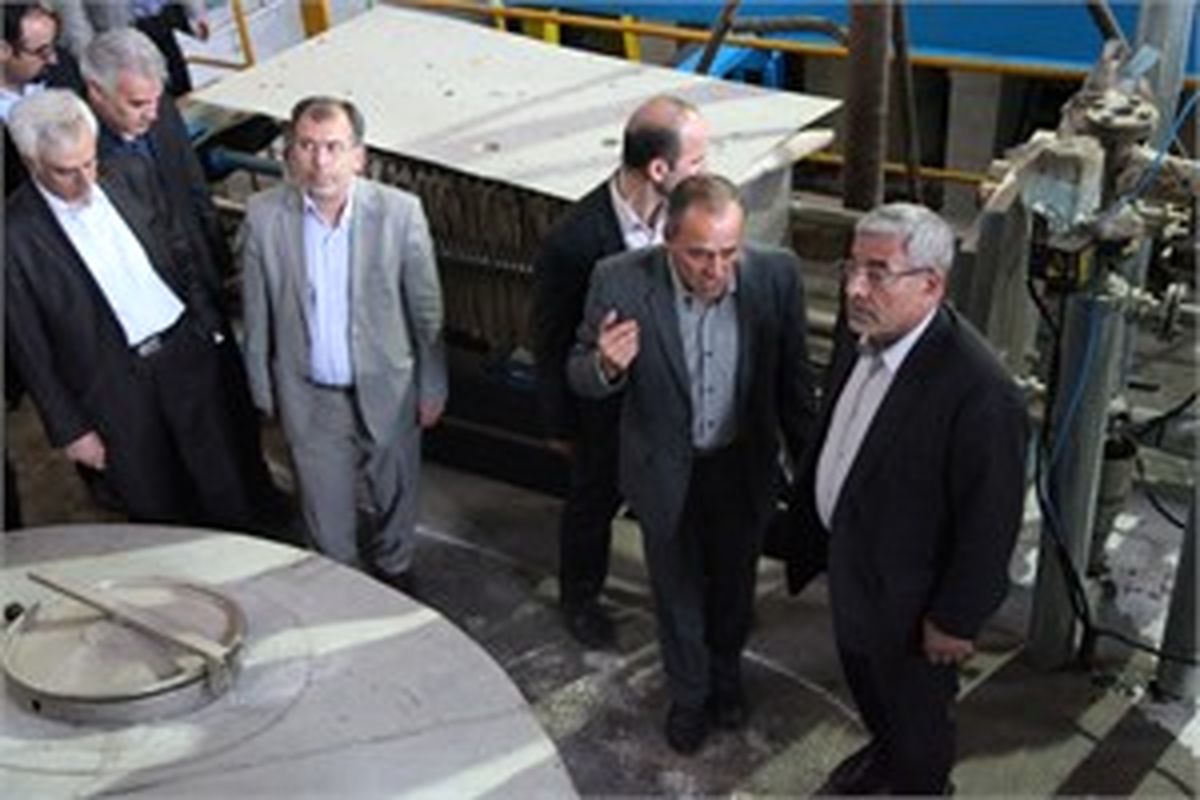 افتتاح کارخانه های قندگیری و آذرکاغذ باختر در ارومیه