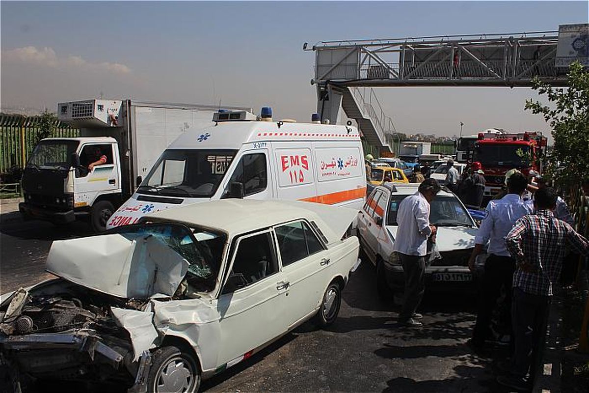 تصادف دو دستگاه خودرو در بزرگراه فتح