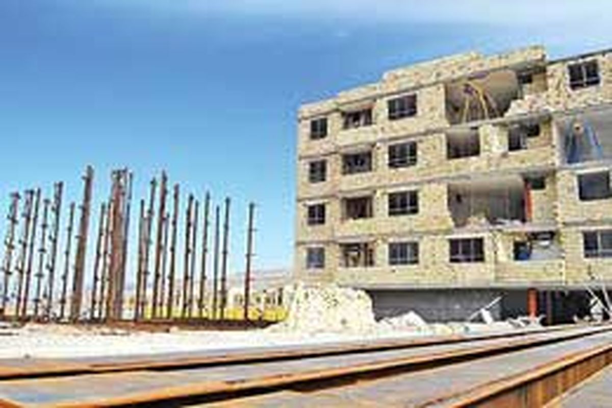 اجرای سازه‌های فلزی در محل پروژه‌های ساختمانی در همدان