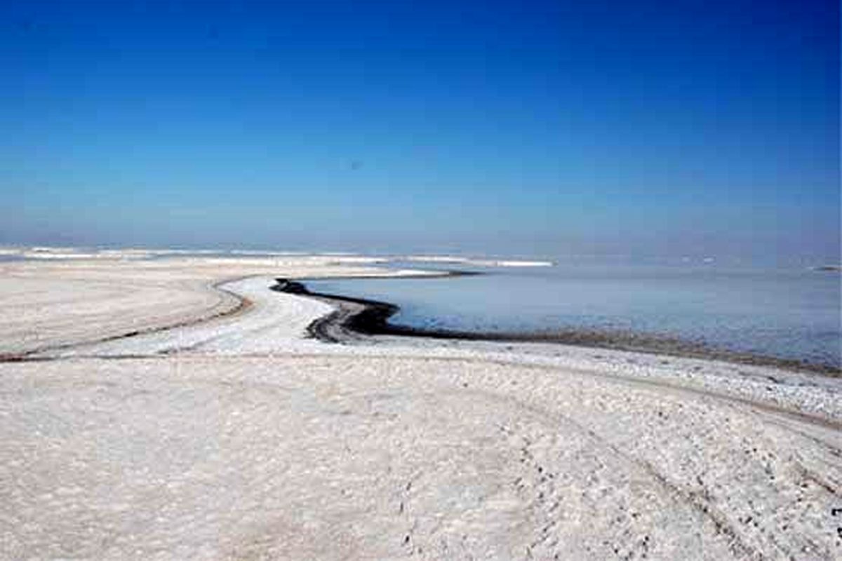 در سال ۱۴۰۲ دریاچه ارومیه احیا خواهد شد