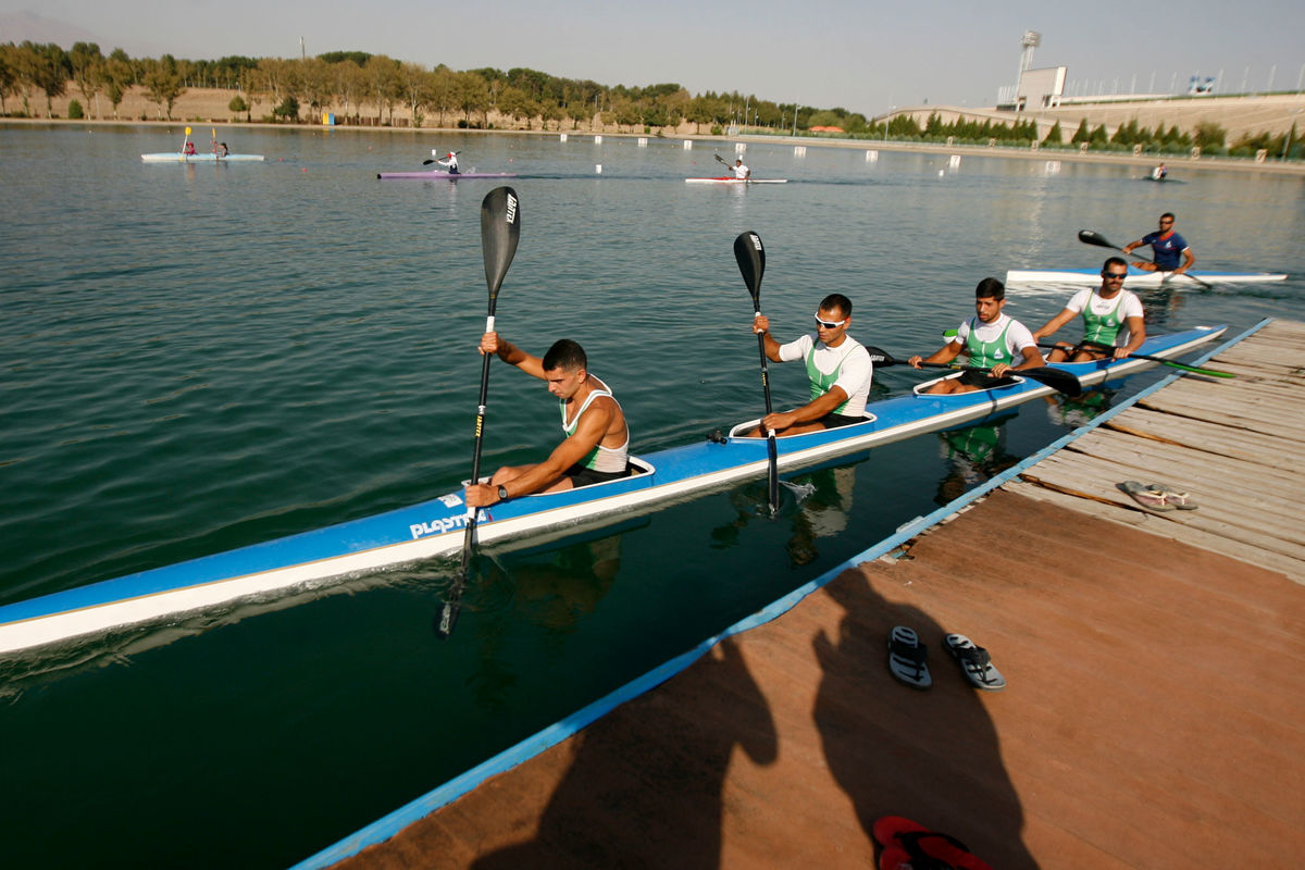تیم ملی آبهای آرام در دریاچه آزادی به آب می‌زند