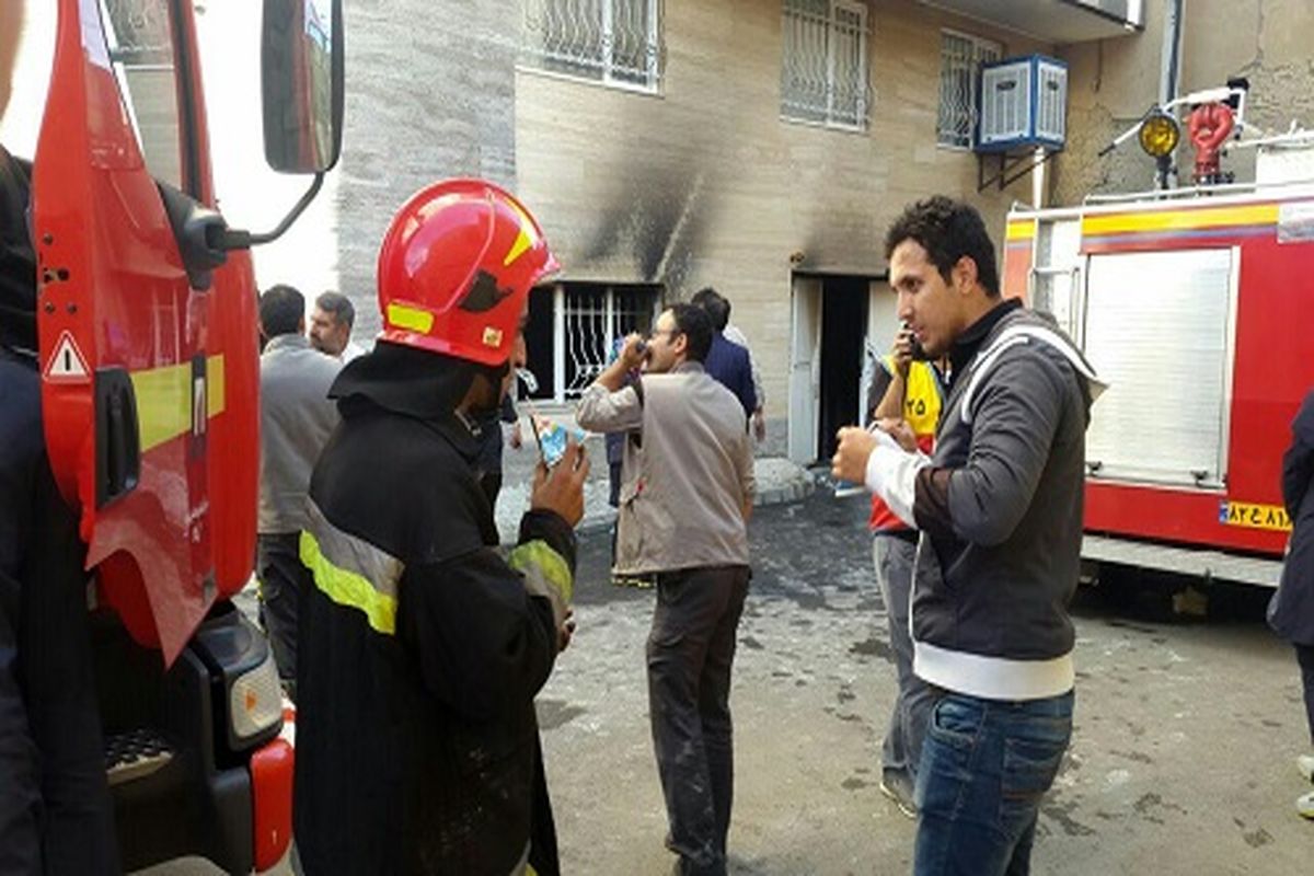 نجات ۲۰ تن از شهروندان در آتش سوزی ساختمان ۶ طبقه