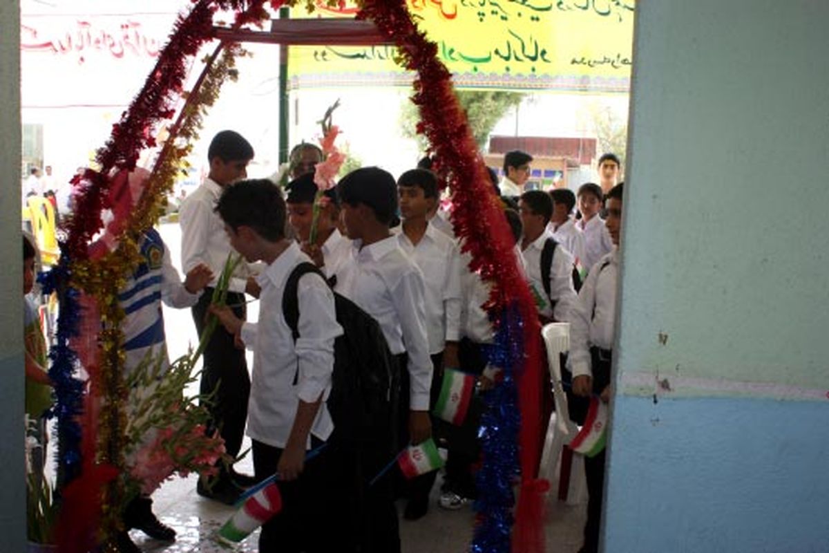 جشن بازگشایی مدارس در ۱۹۸ آموزشگاه رودان برگزار شد